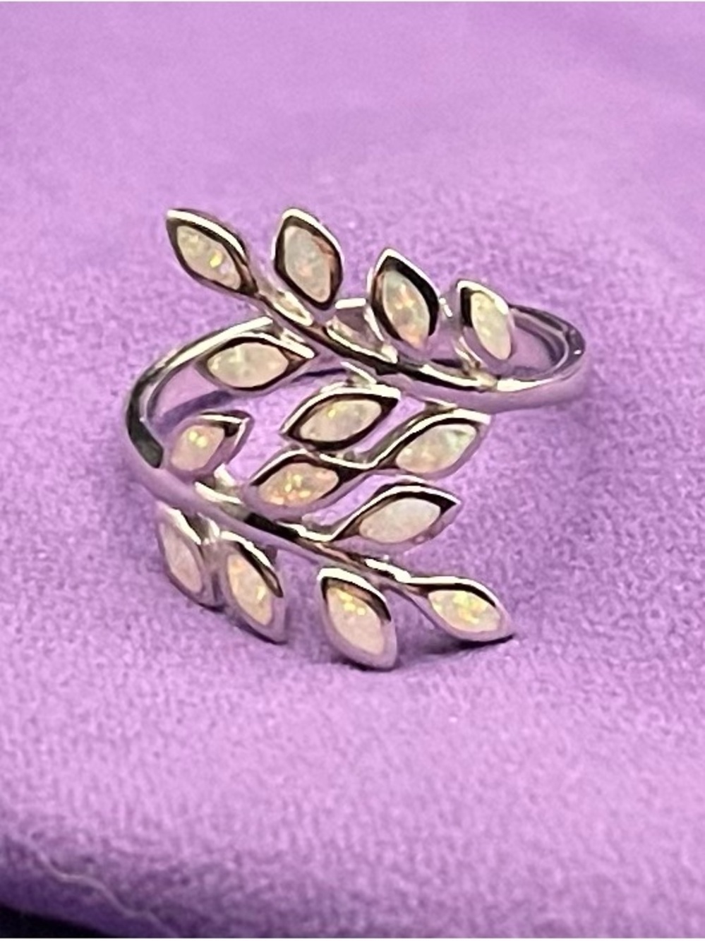NWOT . 925 sterling silver synthetic white opal leaf ring size 9. Weight 3.80 g - Picture 4 of 7